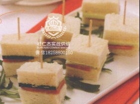 西点培训学校黄瓜火腿三明治做法